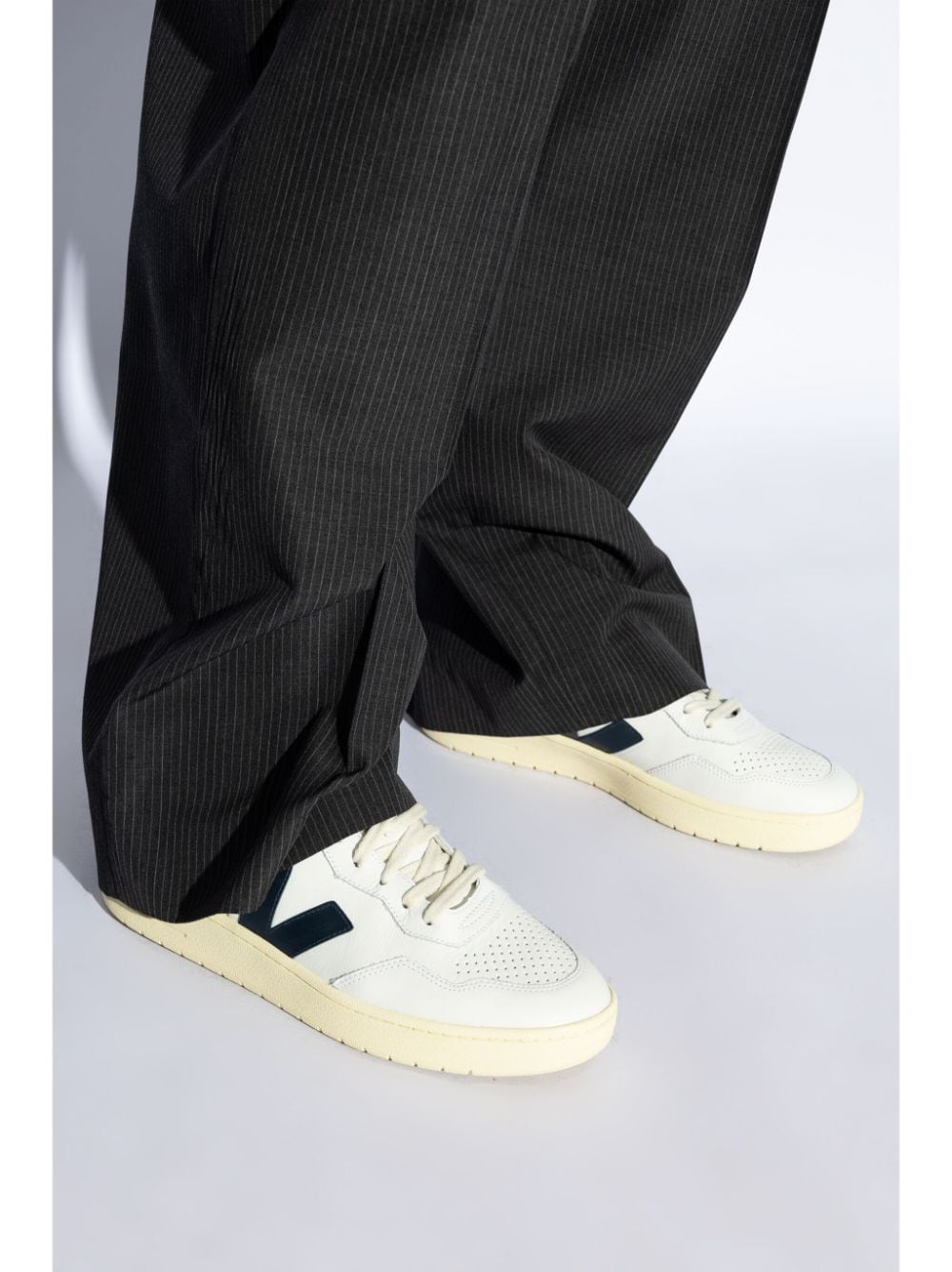 Veja Mens V-90 Leather Extra White Nautico
