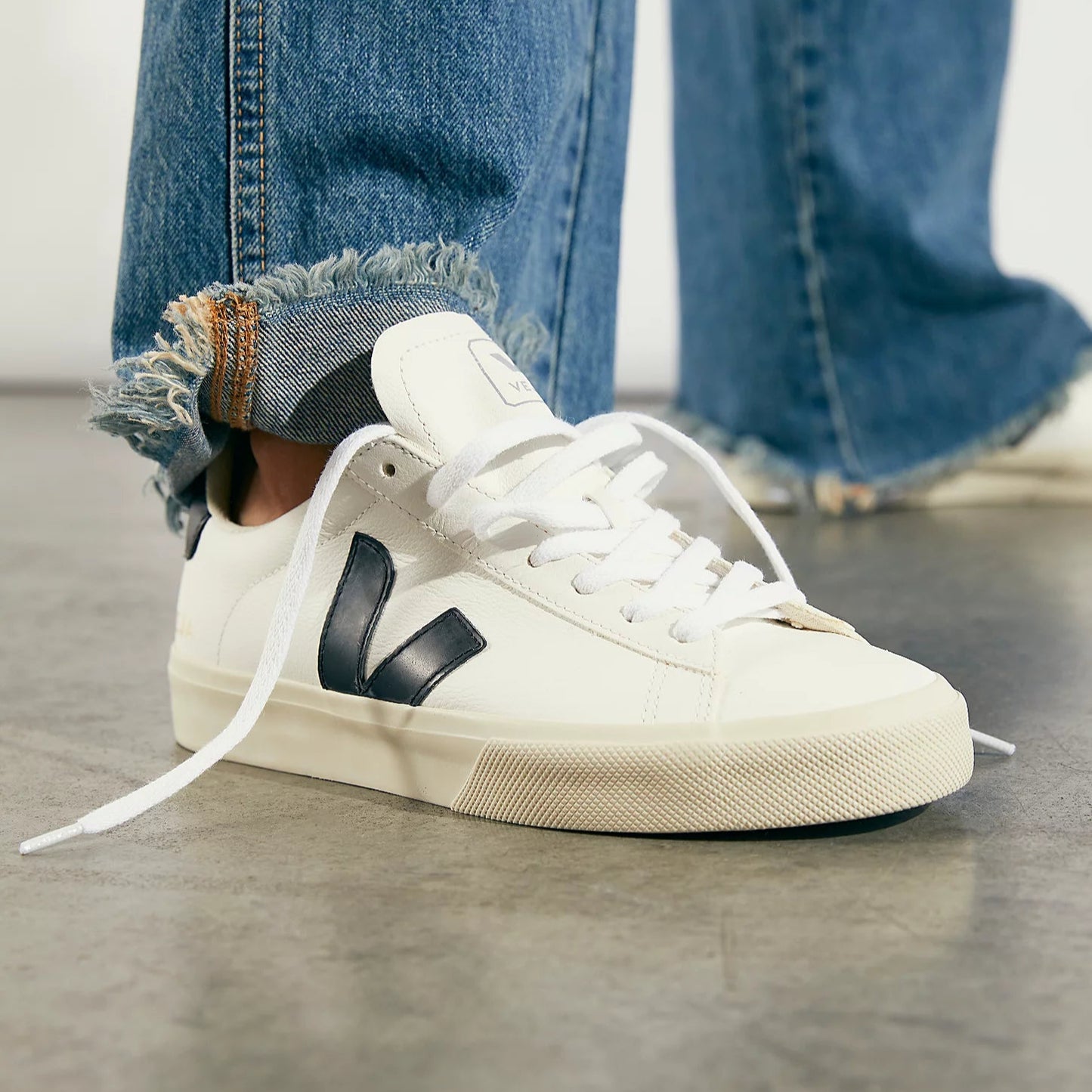 Veja Womens Campo- Extra White Black