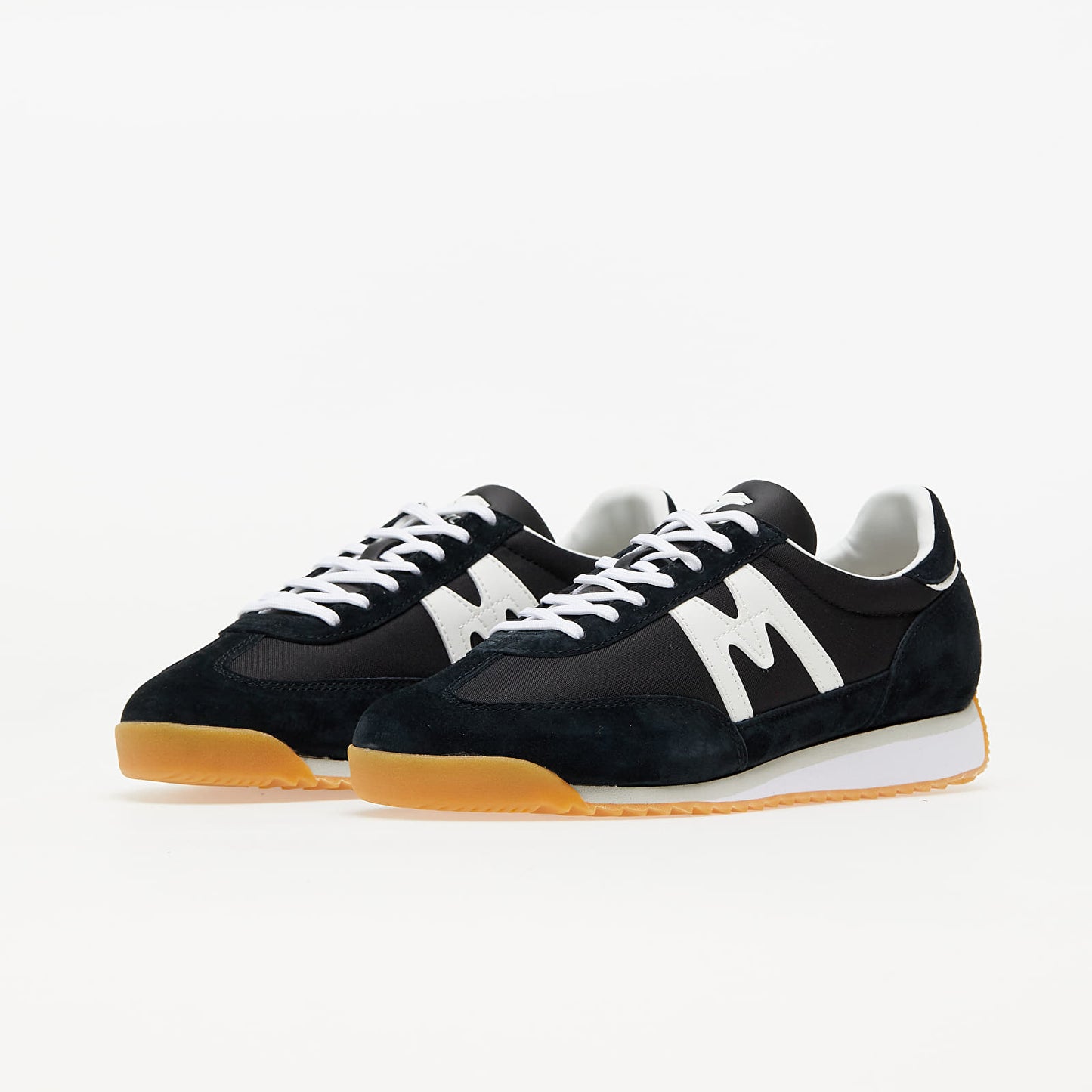 Karhu Mestari Black/White