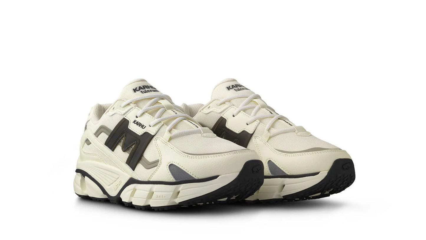 Karhu Fusion XT- Icicle. Dark Gull Grey