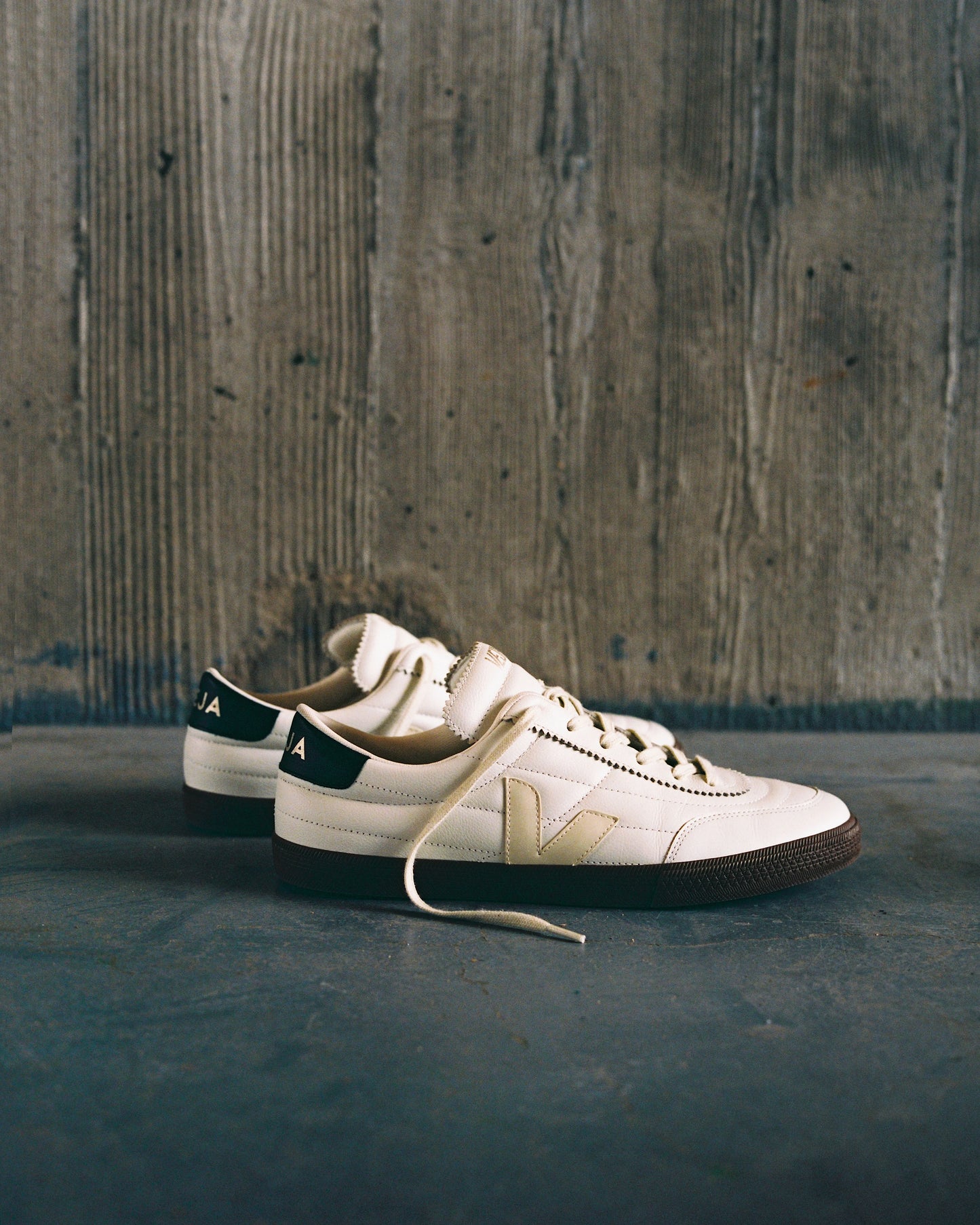 Veja Mens Panenka O.T - White Black Bark