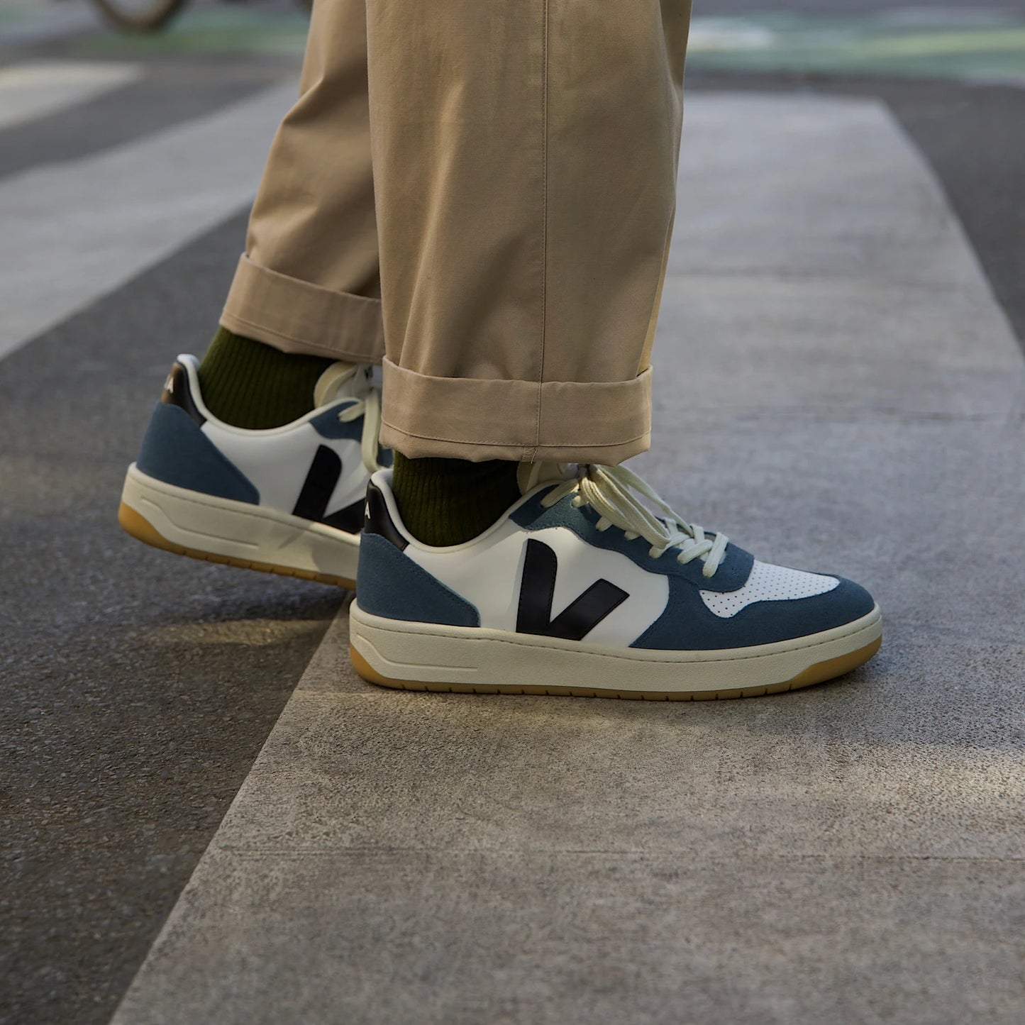 Veja Mens V10 Leather - White Black California