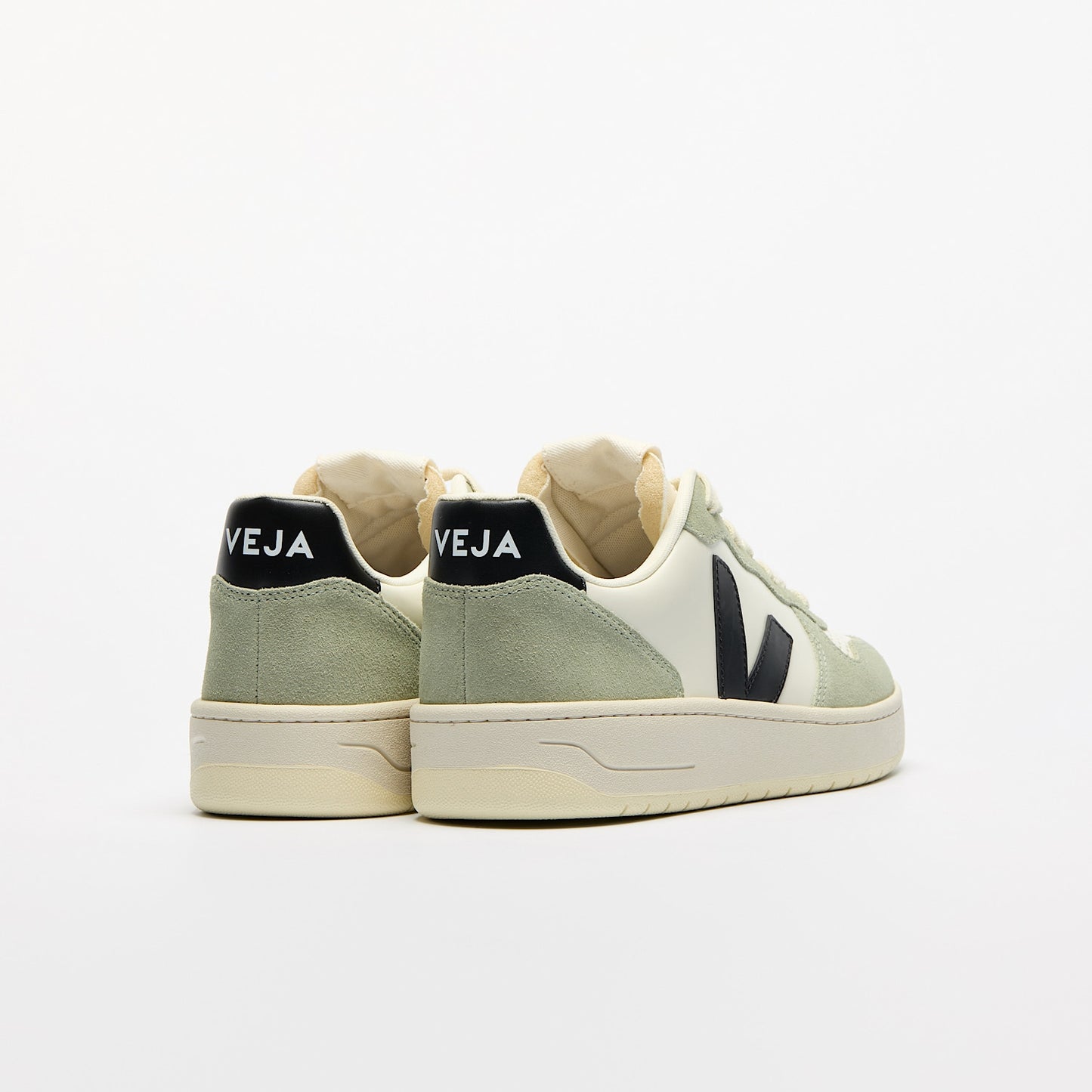 Veja Womens V-10 Prime leather -Pure Black Clay
